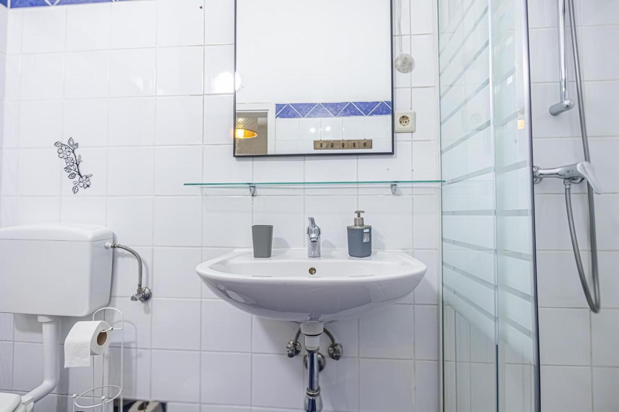 Cozy 1Br - Perfect For Long Stays Вена Экстерьер фото